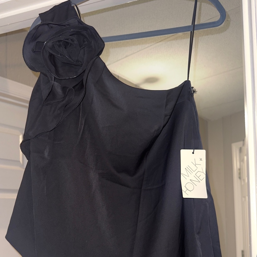 Milk & Honey Black Flower One-Shoulder Top - Picture 4 of 8